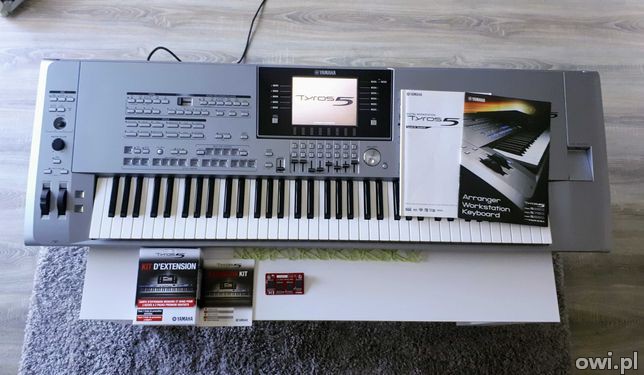 Yamaha Tyros 5 76-Key Arranger Workstation Keyboard